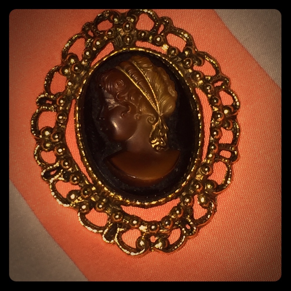 Brooche